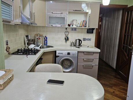 Elan №6320258 - Bakı, Nizami r., 4 otaqlı, 100 m², 3/5 mərtəbə
