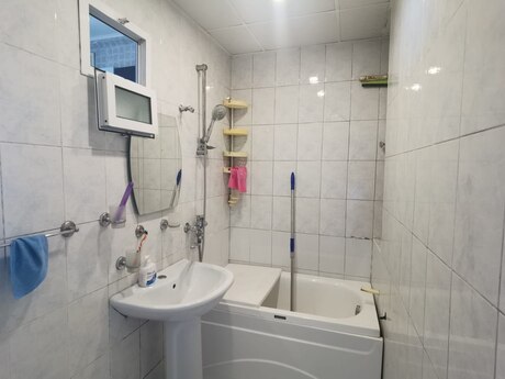 Xalqlar Dostluğunda 4 otaqlı köhnə tikili mənzil satılır, 105 m², 235 000 AZN, şəkil 4 / 9