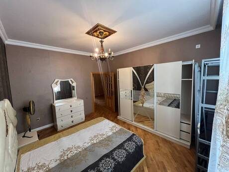 6 otaqlı mənzil, 220 m², İnşaatçılar: 400 000 ₼ 5