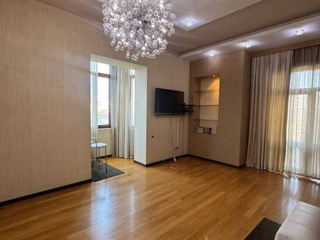 3-room apartment for rent, 164 m², Sahil: 2 100 ₼/mo 3