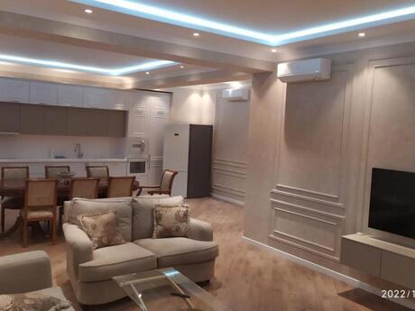 Kirayə 3 otaqlı mənzil, 157 m², Ağ şəhər: 2 000 ₼/ay 4