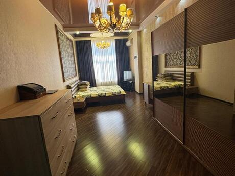 3-room apartment for rent, 153 m², Nizami: 1 600 ₼/mo 5