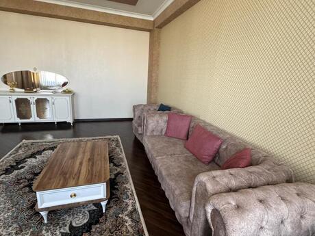 3 rooms · 153 m² · floor 14/18, Nizami