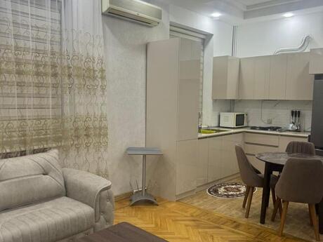 2 otaqlı köhnə tikili - 28 May m. - 62 m²