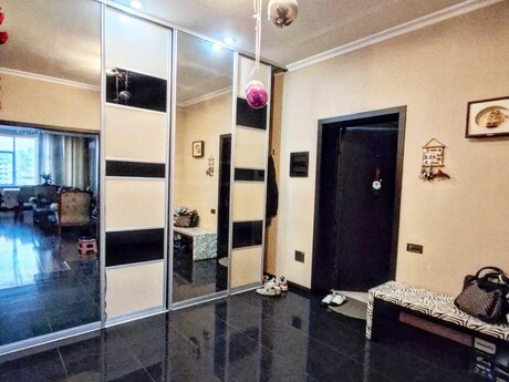 4 otaq · 172 m² · 14/16 mərtəbə, Gənclik