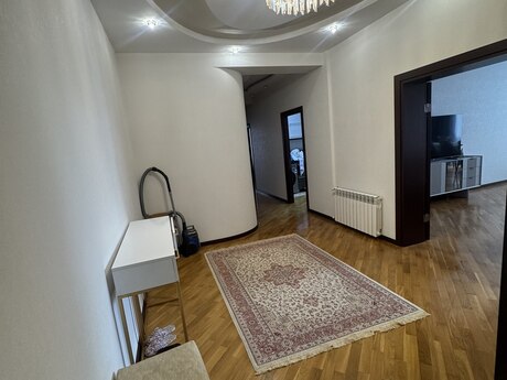 3 otaqlı mənzil, 140 m², 8 Noyabr: 389 000 ₼ 2
