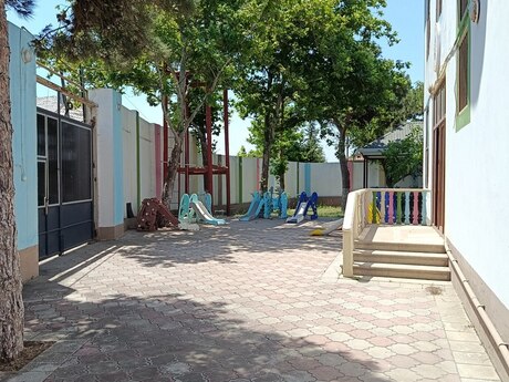 10 otaqlı həyət evi/bağ evi - Sabunçu r. - 450 m²