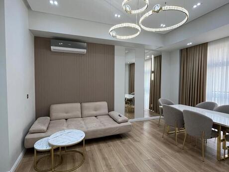 Аренда: 3-комнатная квартира, 140 м², Ağ şəhər: 2 500 ₼/мес 3