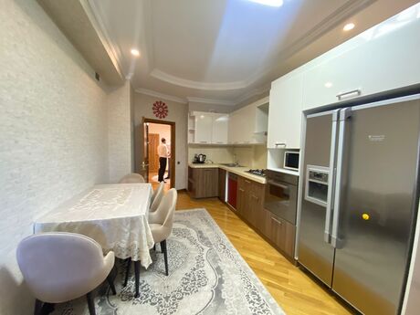 Kirayə 3 otaqlı mənzil, 130 m², Şah İsmayıl Xətai: 1 000 ₼/ay 4