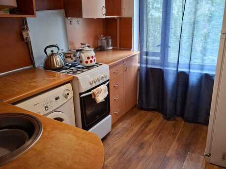 3 otaqlı köhnə tikili - Elmlər Akademiyası m. - 75 m²