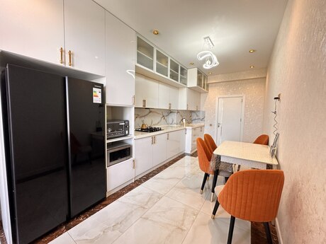 3 otaqlı yeni tikili - İnşaatçılar m. - 100 m²