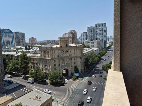3 rooms · 175 m² · floor 8/16, 28 May