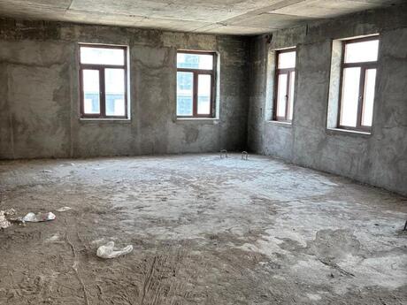 4-комнатная квартира, 162 м², Elmlər Akademiyası: 650 000 ₼ 4
