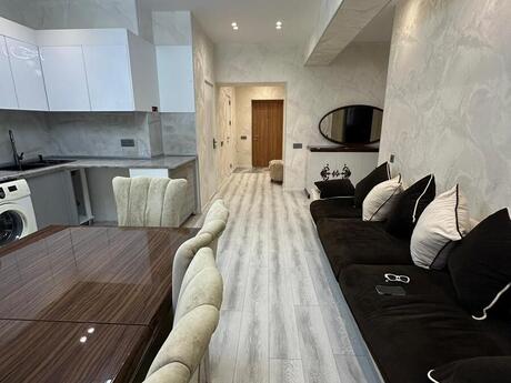 Elan №6323998 - Bakı, Yeni Günəşli q., 2 otaqlı, 57 m², 4/17 mərtəbə