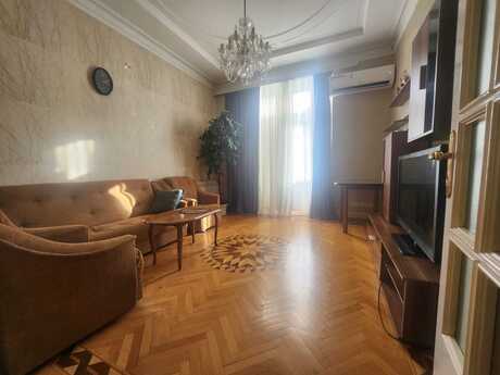 Elan №6324379 - Bakı, 28 May m., 2 otaqlı, 70 m², 3/5 mərtəbə