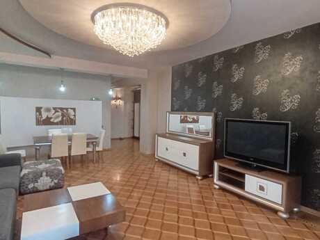 4-комнатная квартира, 180 м², Gənclik: 550 000 ₼ 2
