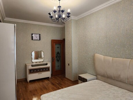 Аренда: 3-комнатная квартира, 130 м², İnşaatçılar: 900 ₼/мес 5