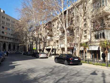 3 otaqlı köhnə tikili - Elmlər Akademiyası m. - 75 m²