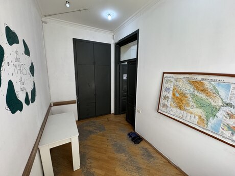 Elan №6325678 - Bakı, Səbail r., 4 otaqlı, 120 m², 2/4 mərtəbə