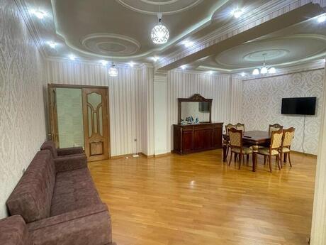 Elan №6325670 - Bakı, 8 Noyabr m., 4 otaqlı, 160 m², 8/18 mərtəbə