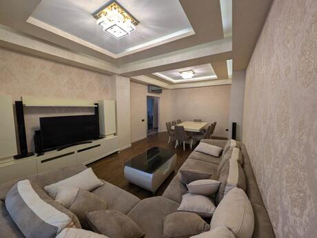 Elan №6326646 - Bakı, Gənclik m., 4 otaqlı, 130 m², 18/20 mərtəbə