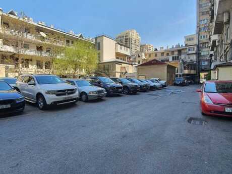 28 Mayda 2 otaqlı köhnə tikili mənzil kirayə verilir, 70 m², 900 AZN/ay, şəkil 4 / 12