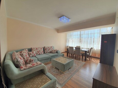 28 Mayda 2 otaqlı köhnə tikili mənzil kirayə verilir, 70 m², 900 AZN/ay, şəkil 2 / 12