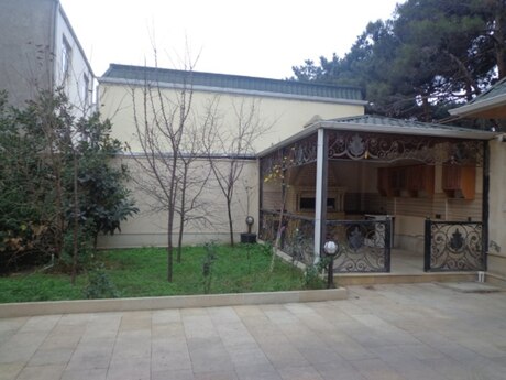 7 otaqlı həyət evi/bağ evi - Şah İsmayıl Xətai m. - 400 m²