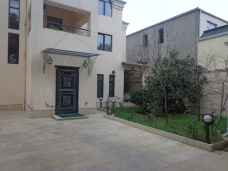 7 otaqlı həyət evi/bağ evi - Şah İsmayıl Xətai m. - 400 m²