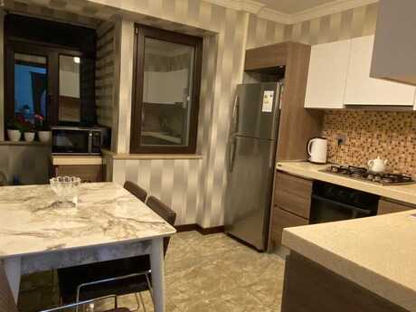 3 otaqlı köhnə tikili - Elmlər Akademiyası m. - 100 m²