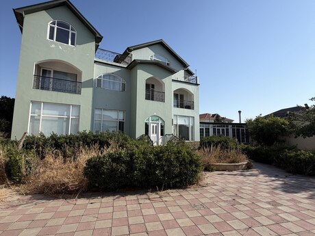 7 otaqlı həyət evi/bağ evi - Mərdəkan q. - 450 m²