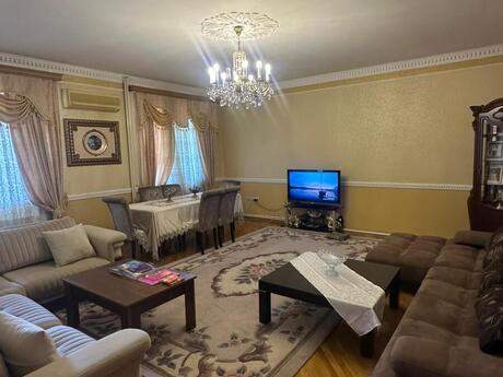 4 otaq · 135 m² · 8/15 mərtəbə, İnşaatçılar