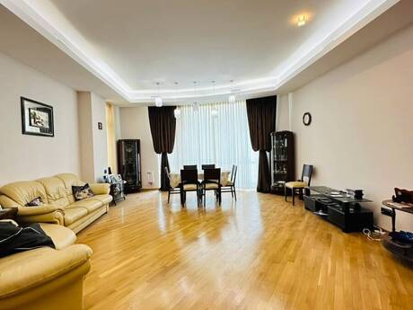 3-комн. новостройка - м. Сахил - 150 м²