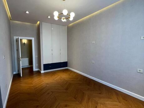 3-комнатная квартира, 120 м², 8 Noyabr: 380 000 ₼ 4