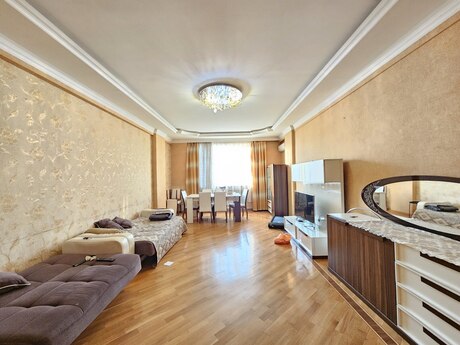 3-room apartment, 163 m², Azadlıq Prospekti: 400 000 ₼ 2