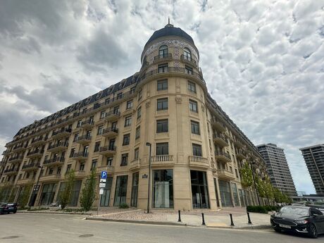 3 otaq · 121 m² · 4/7 mərtəbə, Ağ şəhər