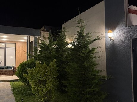 4 otaqlı həyət evi/bağ evi - Şüvəlan q. - 180 m²
