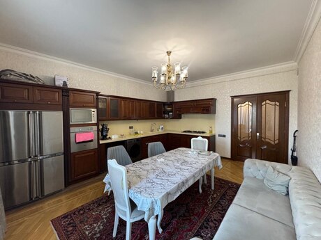 Elan №6330525 - Bakı, Elmlər Akademiyası m., 3 otaqlı, 150 m², 8/9 mərtəbə