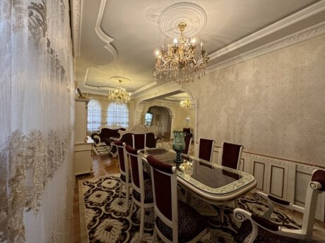 8 otaqlı həyət evi/bağ evi - Nəsimi m. - 650 m²