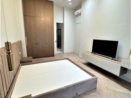 4-room apartment for rent, 220 m², Ağ şəhər: 5 000 ₼/mo 5