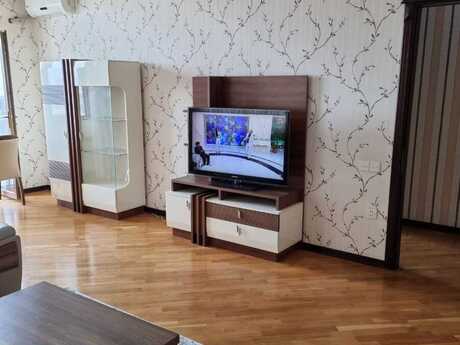 Kirayə 3 otaqlı mənzil, 140 m², 8 Noyabr: 1 200 ₼/ay 2
