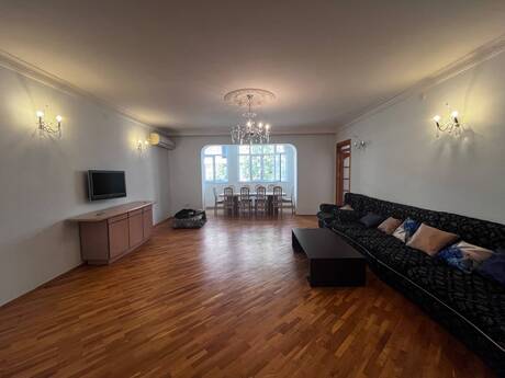 4-room apartment for rent, 170 m², Nizami: 1 000 ₼/mo 3