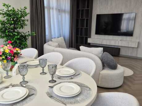 3-room apartment for rent, 120 m², 28 May: 2 500 ₼/mo 3