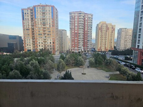 3 otaq · 100 m² · 5/8 mərtəbə, Elmlər Akademiyası