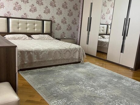 4 otaqlı həyət evi/bağ evi - Binəqədi r. - 200 m²