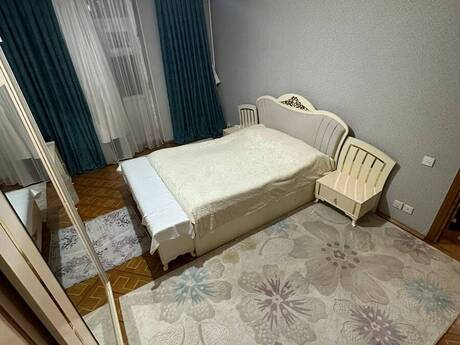 3 otaqlı köhnə tikili - Nəsimi r. - 80 m²