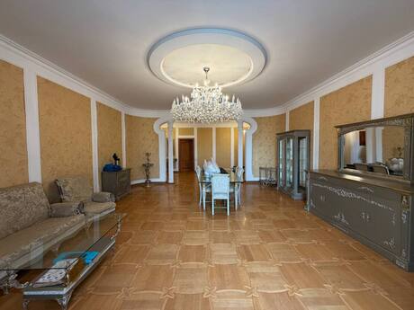 4-комн. новостройка - м. 28 мая - 205 м²