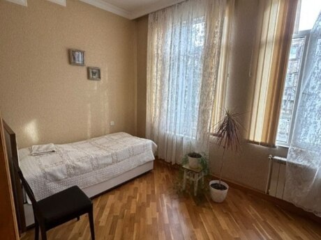 3 otaqlı köhnə tikili - Nəsimi r. - 75 m²