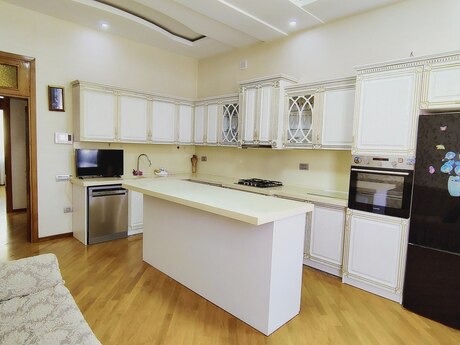 9 otaq · 600 m², Neftçilər