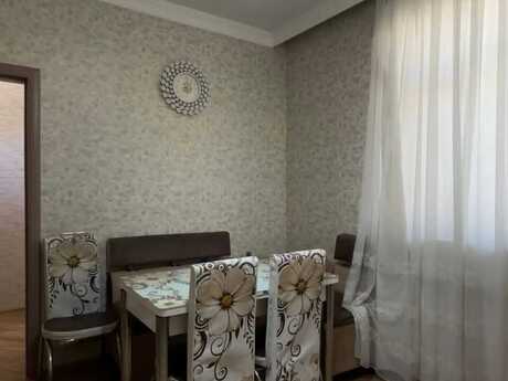 8 otaqlı həyət evi/bağ evi - Binəqədi q. - 250 m²